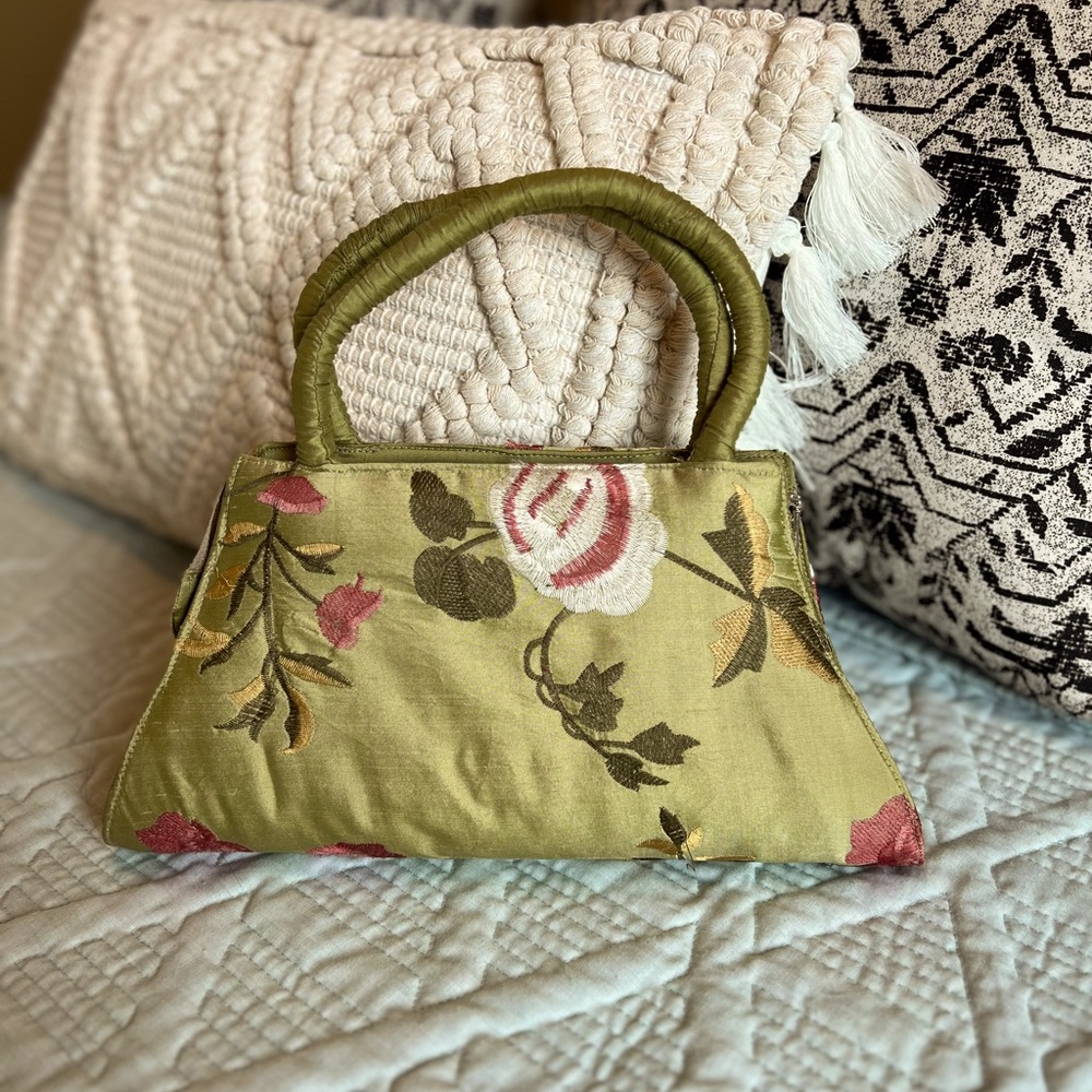 Women’s custom hand bag/clutch